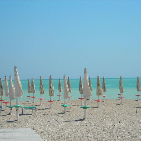 Hotel Chiaraluna Civitanova Marche Buitenkant foto