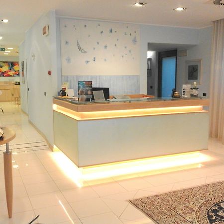 Hotel Chiaraluna Civitanova Marche Buitenkant foto