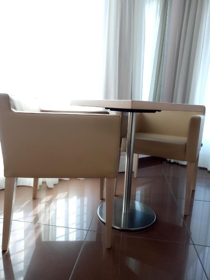 Hotel Chiaraluna Civitanova Marche Buitenkant foto