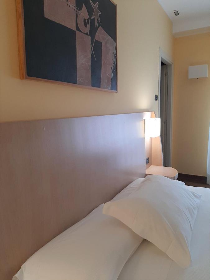 Hotel Chiaraluna Civitanova Marche Buitenkant foto