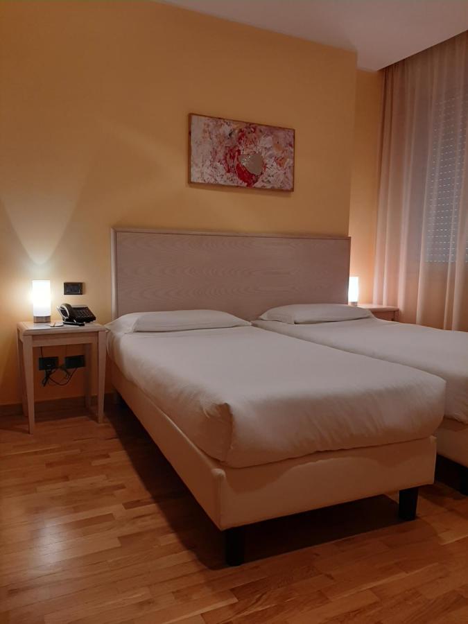 Hotel Chiaraluna Civitanova Marche Buitenkant foto