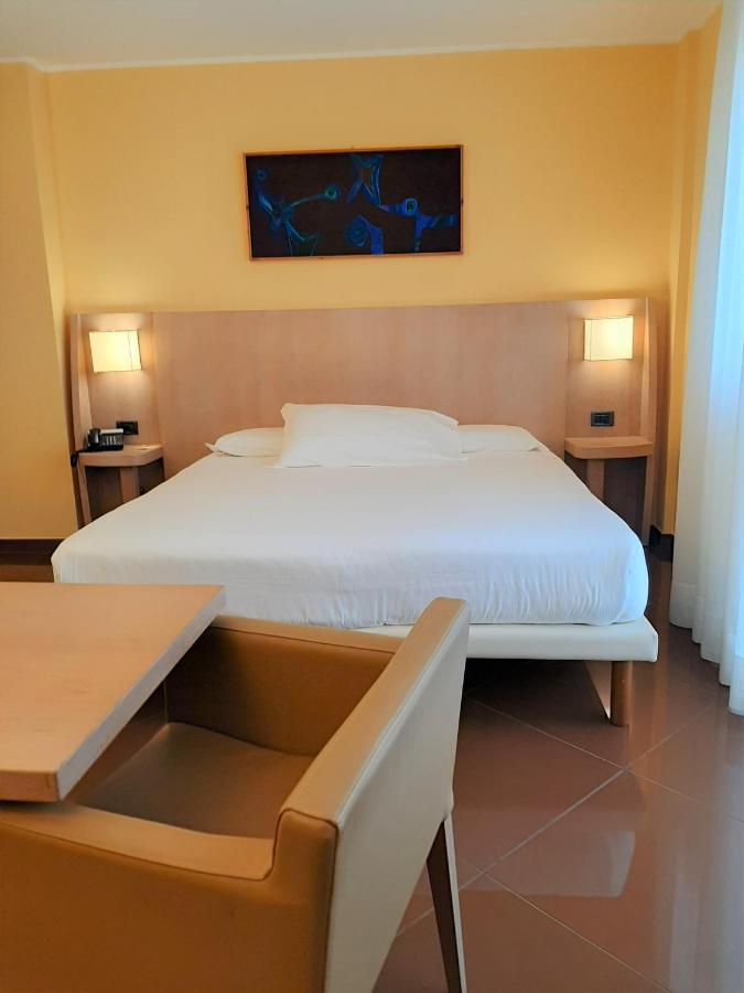 Hotel Chiaraluna Civitanova Marche Buitenkant foto
