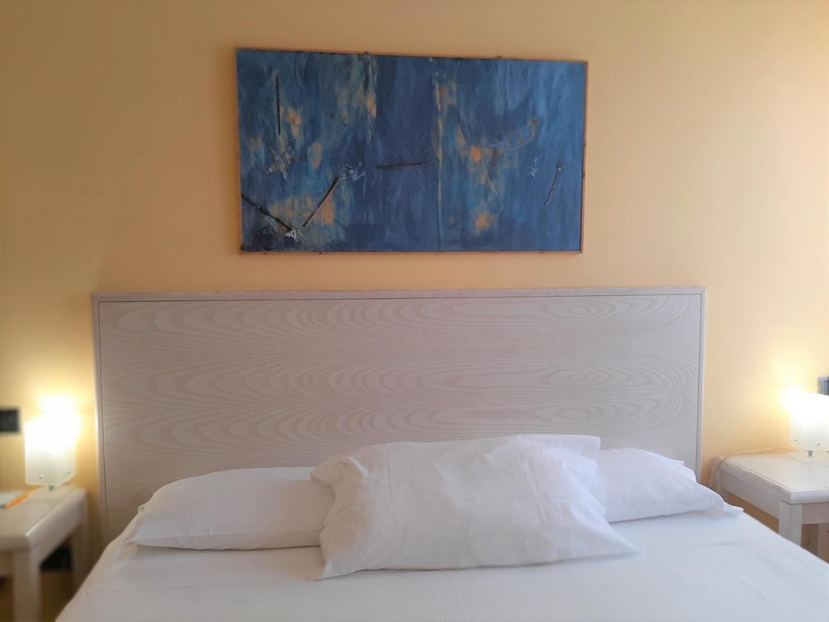 Hotel Chiaraluna Civitanova Marche Buitenkant foto