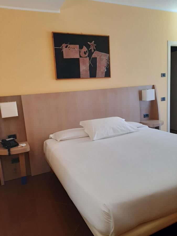 Hotel Chiaraluna Civitanova Marche Buitenkant foto