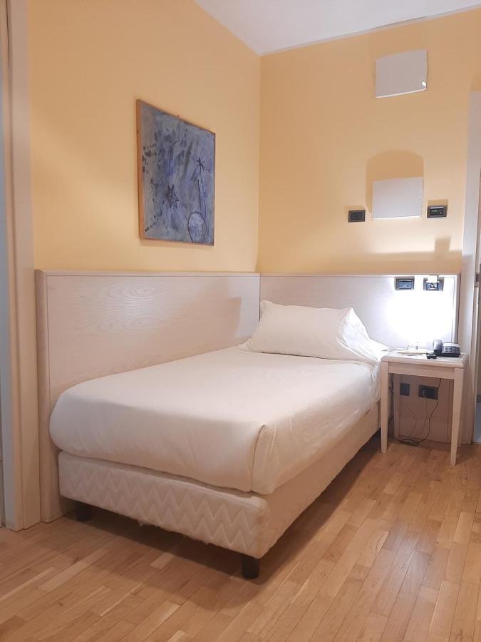 Hotel Chiaraluna Civitanova Marche Buitenkant foto