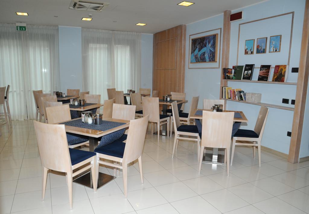 Hotel Chiaraluna Civitanova Marche Buitenkant foto