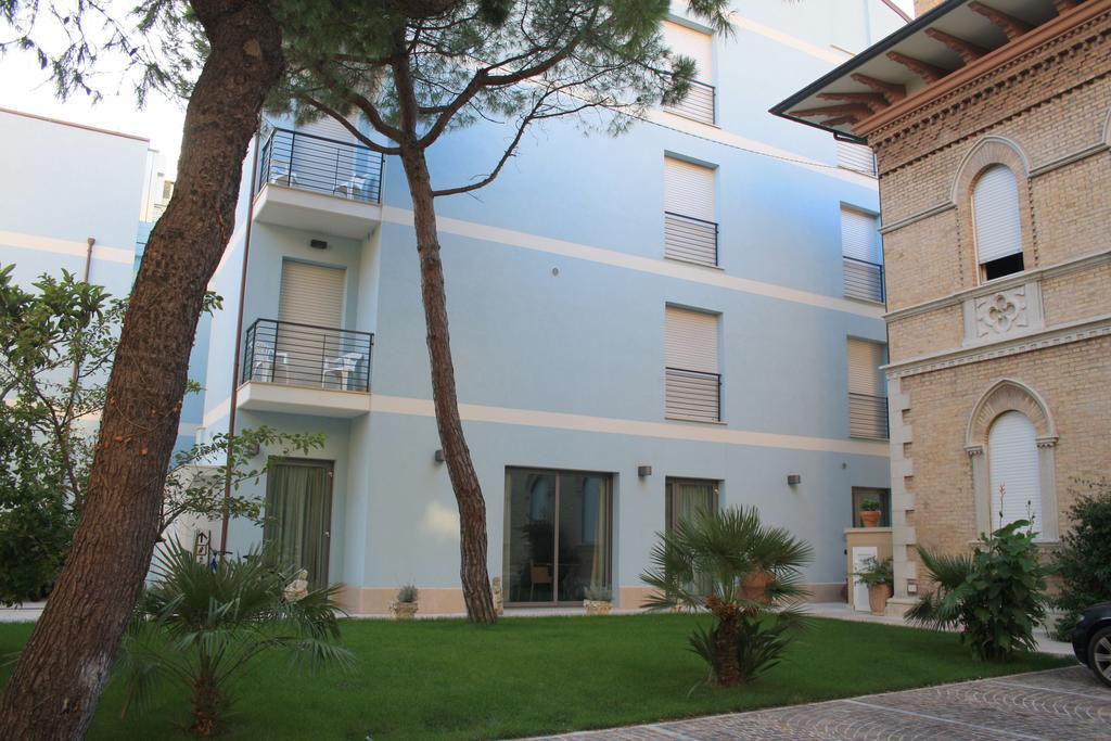 Hotel Chiaraluna Civitanova Marche Buitenkant foto